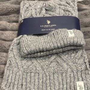 U.S. Polo Assn. Light Gray women’s hat and scarf set.